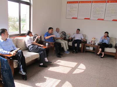 貴州省關嶺自治縣商貿考察組赴城陽批發市場考察洽談，共謀合作發展新篇章